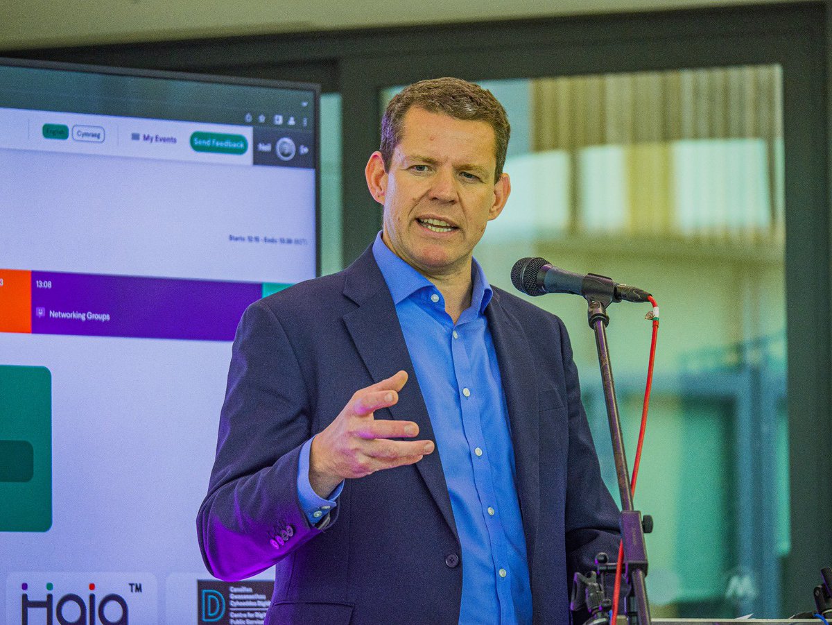 Digwyddiad Hybrid ‘Dod a ni ynghyd’ <a href="/DigiLeadersWal/">Digital Leaders Wales</a> yn <a href="/M_SParc/">M-SParc</a> heddiw’n gyfle i bwysleisio’r angen i wthio’r agenda digidol. 

As CPG on Digital Chair I spoke about the potential of digital developments and how we must take advantage of them. 

Great event - diolch <a href="/HaiaOfficial/">Haia</a>