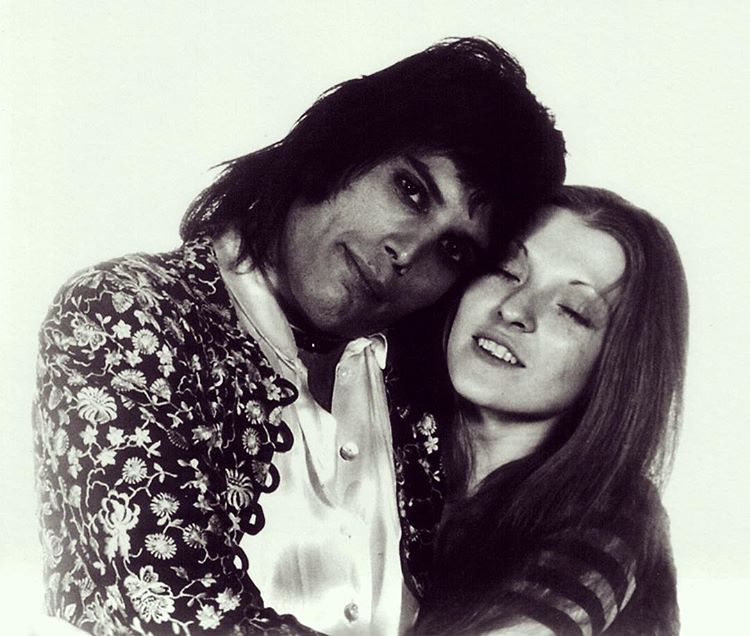 crockpics's tweet photo. Freddie with Mary Austin in 1974 https://t.co/MWdHZPqbUc