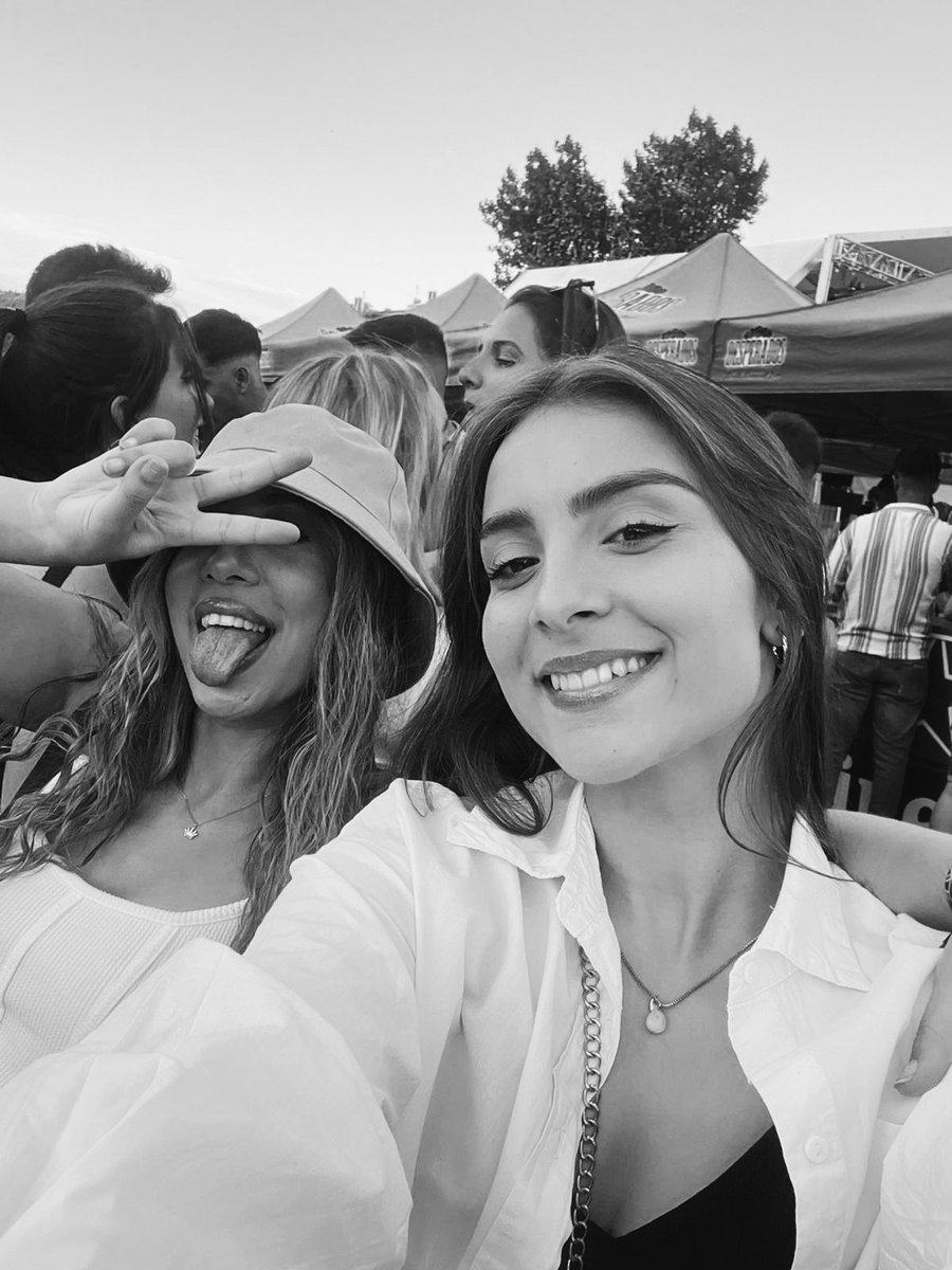 Dicen mis amigas que nunca subo fotos al Twitter...