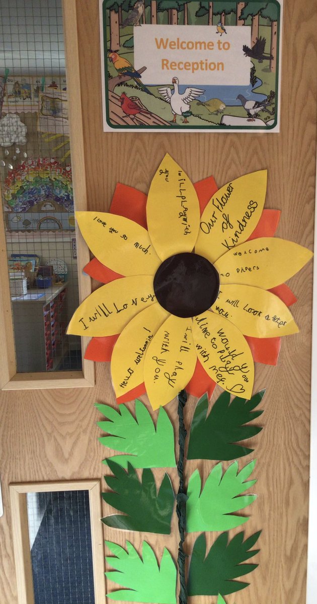 PipersPrePrep's tweet image. As part of Refugee Awareness Week, #PipersReception have made a welcoming sunflower, displaying messages of kindness to any new visitors. #PipersPrePrep