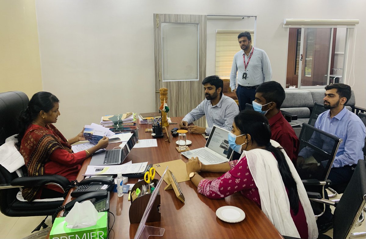 TeamSeaSakthi's tweet image. We feel extremely elated to have met Innocent Divya IAS, the Managing Director of Tamil Nadu Skill Development Corporation (TNSDC). 

She wished the team the very best to bag the prizes in this competition and sail the nation’s flag sky high!