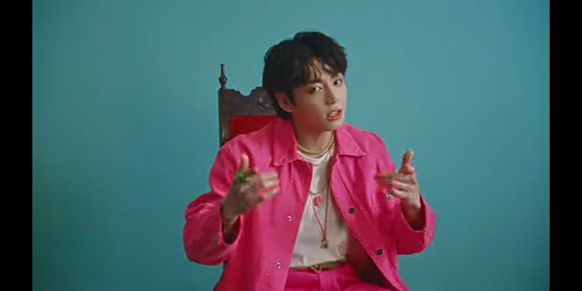 KIMTHBD23's tweet photo. Juro,que música perfeita! Ela já tinha ficado na minha cabeça assim que o primeiro vídeo foi lançado,depois do MV então... E como sempre Jeon Jungkook entregou tudo,perfeito. NÓS TE AMAMOS!💜
#JungkookxCharliePuth #Jungkook #LeftAndRightlsComing https://t.co/0VIBBHNI5n