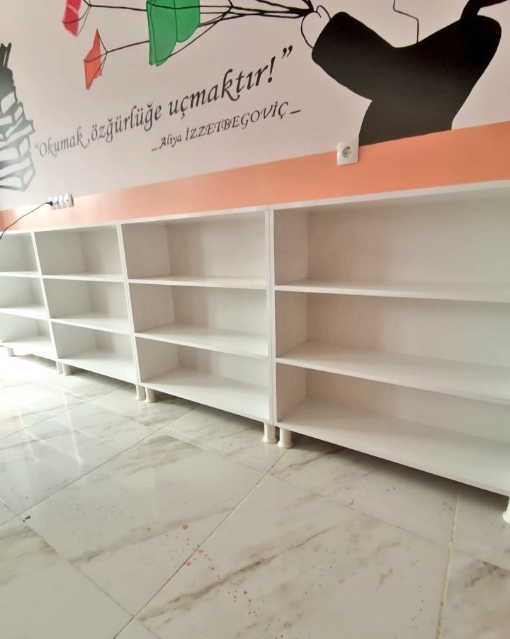 Aziz Şehidimiz Ali Emre Fırıncıoğulları kütüphanemizin rafları hâlâ bomboş.
Lise düzey kitap ihtiyacı ve masalarımız için desteğe ihtiyacımız var.

Bir RT bile bizlere büyük destek.