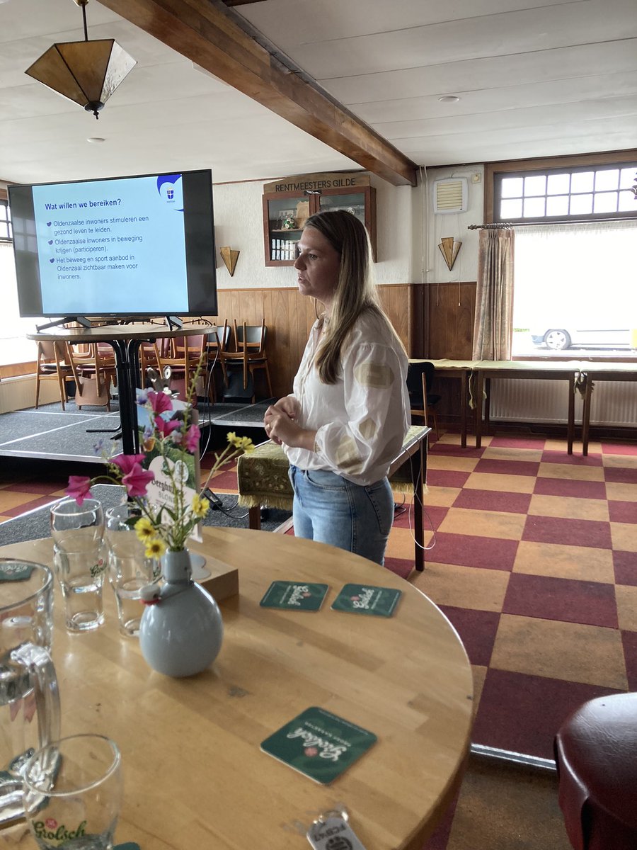 Mooi wijk-symposium in Zuid Berghuizen, mede georganiseerd door <a href="/BerghuizenFC/">FC Berghuizen</a>. Ook Carlijn Kip van <a href="/StadOldenzaal/">Gemeente Oldenzaal</a> geeft een presentatie over #fitcoins. #dorpineenstad #wijk