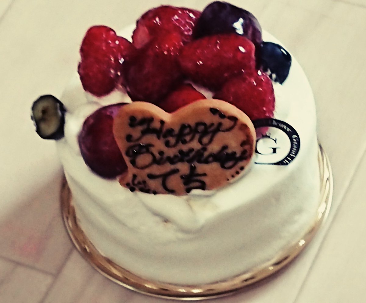 8aoi13's tweet photo. ღ𝐇𝐚𝐩𝐩𝐲 𝐁𝐢𝐫𝐭𝐡𝐝𝐚𝐲ღ

友梨奈ちゃん♡

素敵な一年にして��

体調悪い中、頑張ってケーキ🎂
買ってきたよ

ラジオ最後に出演してくれて
テンション爆あがり‼️

#平手友梨奈誕生祭 
#平手友梨奈誕生祭2022 
#平手LOCKS 
#SOL教育委員会 
#六本木クラス 
#ハーゲンダッツ https://t.co/5Jw5rhathy