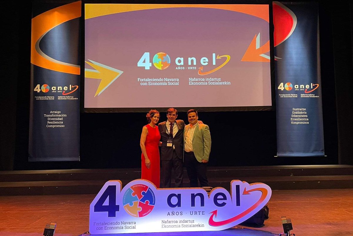 AlbertoGuzmanU1's tweet photo. ℹ️🎂 Un HONOR para @NavarraCapital organizar una celebración tan redonda, el 40º aniversario, de @AnelNavarra. Y personalmente, un orgullo presentar su gala junto a @YosuneVL. Gracias #IgnacioUgalde. Por tu trabajo y total dedicación para con #Navarra. #40ANEL https://t.co/TS7hInZmZk