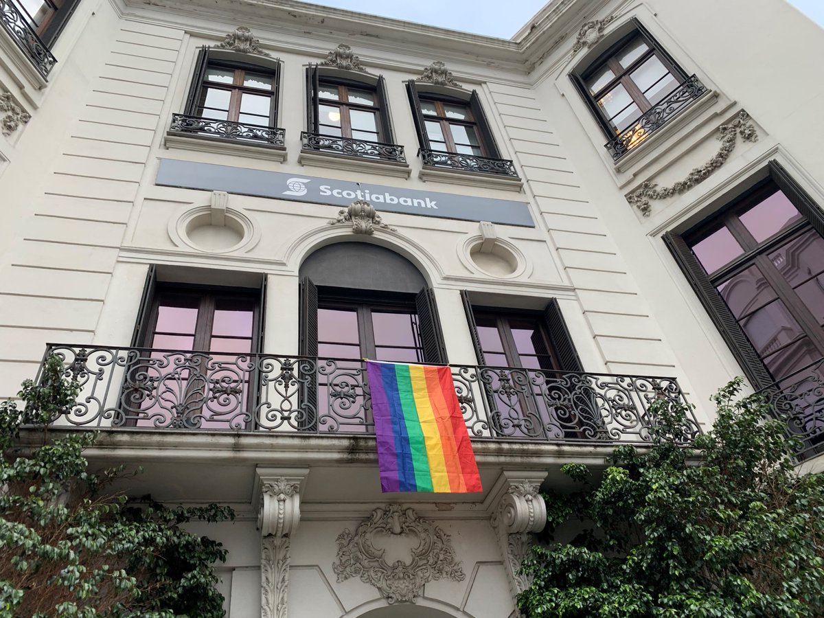 En <a href="/ScotiabankUy/">Scotiabank Uruguay</a> celebramos el #MesDelOrgullo embanderando nuestras sucursales y con nuevas iniciativas de inclusión. Nuestro compromiso por fortalecer la diversidad es permanente. #SigamosEnModoAliado para asegurar la equidad 🏳️‍🌈
28 de junio, Día Internacional del Orgullo LGBT