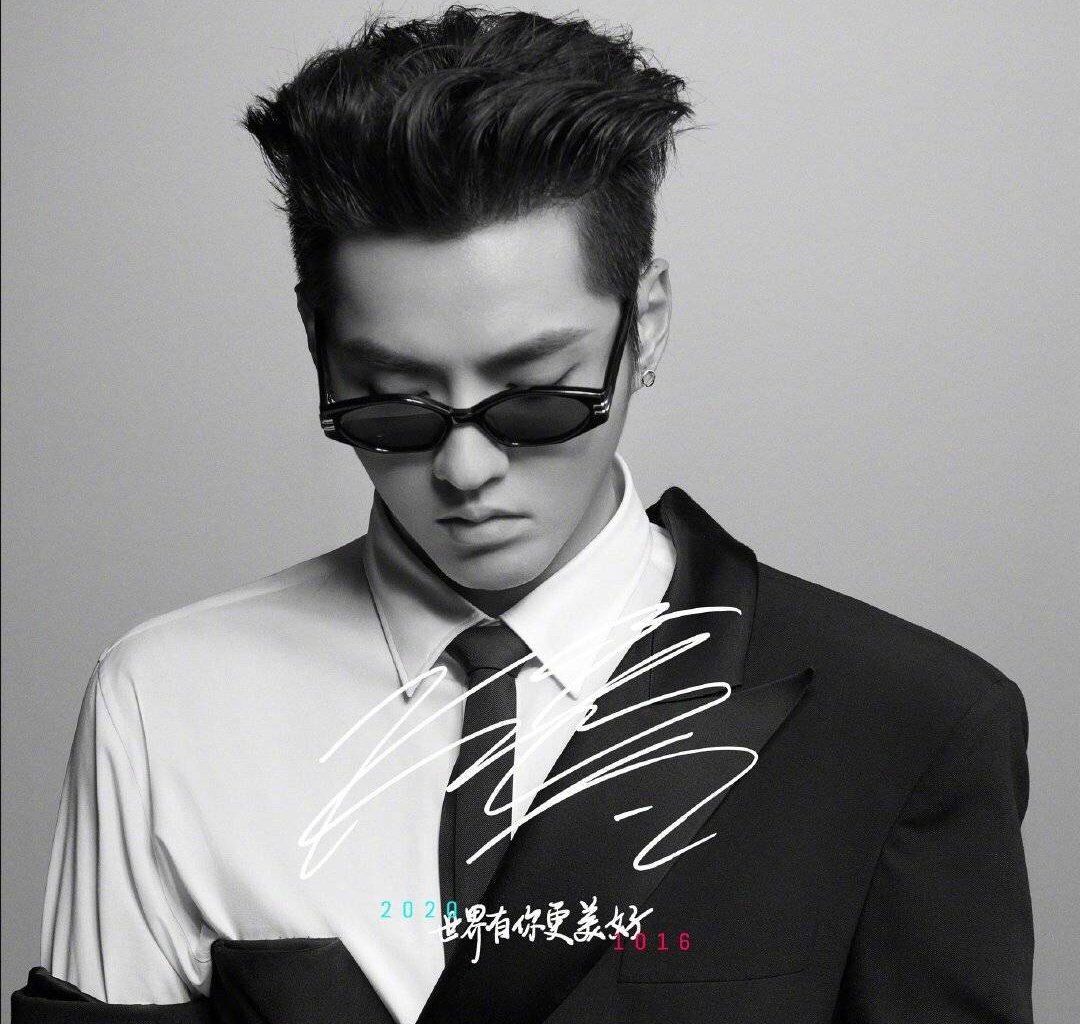 kriswu_archive's tweet photo. 🤍🖤 https://t.co/iDZ9dGXepY
