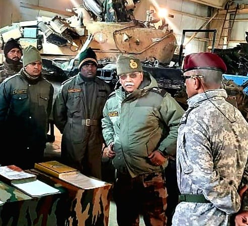 Lt Gen Tumul Varma, DGEME visited the forward most Tanks Medium Repair Facility in High Altitude Area in #EasternLadakh & complimented the unit for operationalising the Facility to enhance mission reliability in record time.

#TYPNews