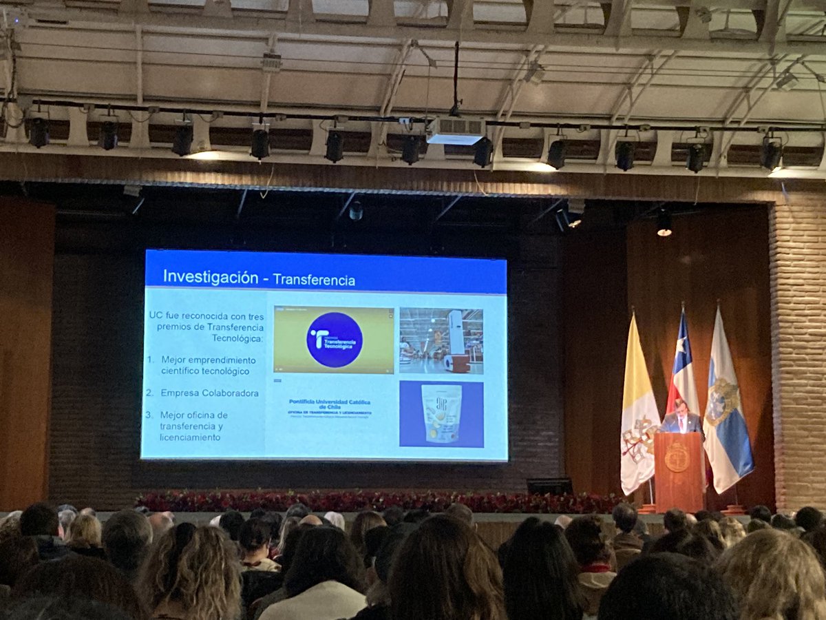 TransferenciaUC's tweet image. RectorUC reconoce los 3 premios obtenidos por la @ucatolica en los #PremiosTT de @min_ciencia y @RedGTChile, en las categorías 
-Mejor OTL @TransferenciaUC 
-Mejor EBCT @Zippedinews 
-Mejor empresa colaboradora @Orizon por licenciar tecnología de snack saludables #Flip