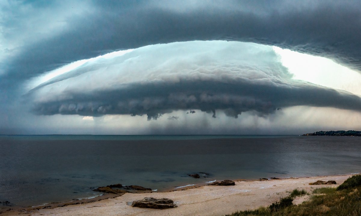 Florianriou_'s tweet photo. Ma photo de la très belle structure nuageuse approchant Saint-Nazaire le lundi 20 juin 2022 ⚡️ https://t.co/we2b9SwPbj
