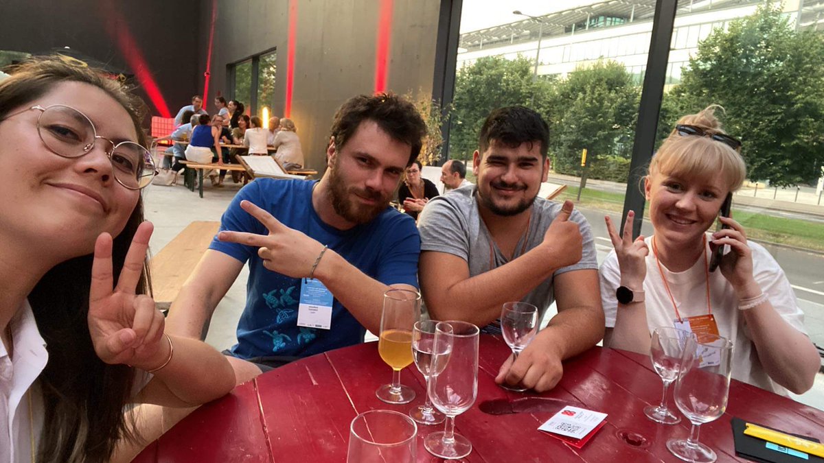 cookie_fraise's tweet photo. Pour finir, le congrès de @Amcsti, c’est faire plein de nouvelles rencontres professionnelles, mais également recroiser des vieux copains #CSTgre dans le cadre du travail !
Poke @Anna_M_Rey @GuillaumePonce2 @SavaryPaul https://t.co/0giNUdaKDa