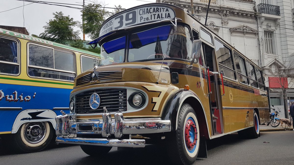 Nuestra reliquia estuvo presente en el evento del Día de la Bandera en Boedo.

Mercedes Benz 1114 
Carrocería La Favorita
Interno 17
Año 1988

<a href="/museocolectivo/">Museo del Colectivo</a>