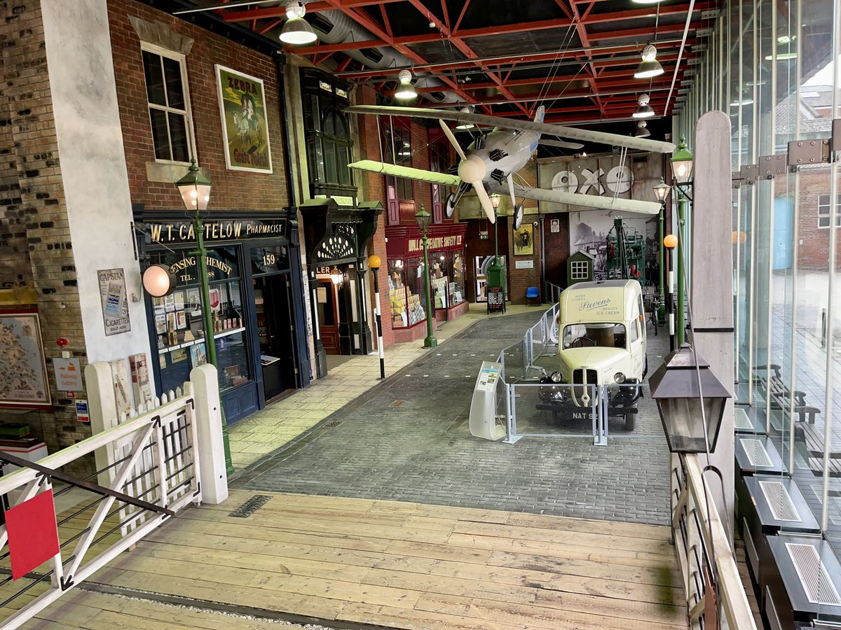 hutson_nigel's tweet photo. Another busy day, this time in #Hull. First to @TheDeepHull which can be described as #amazing #incredible #fascinating. Then a walk around the #FishTrail and the #StreetlifeMuseum. Hull really is worth a visit. https://t.co/iYdxL7FlpF