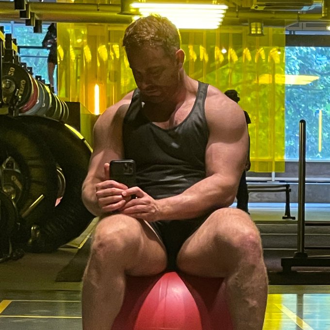 Feeling pretty swole in the gym today. 💪😊 https://t.co/vuoQ2OuQna