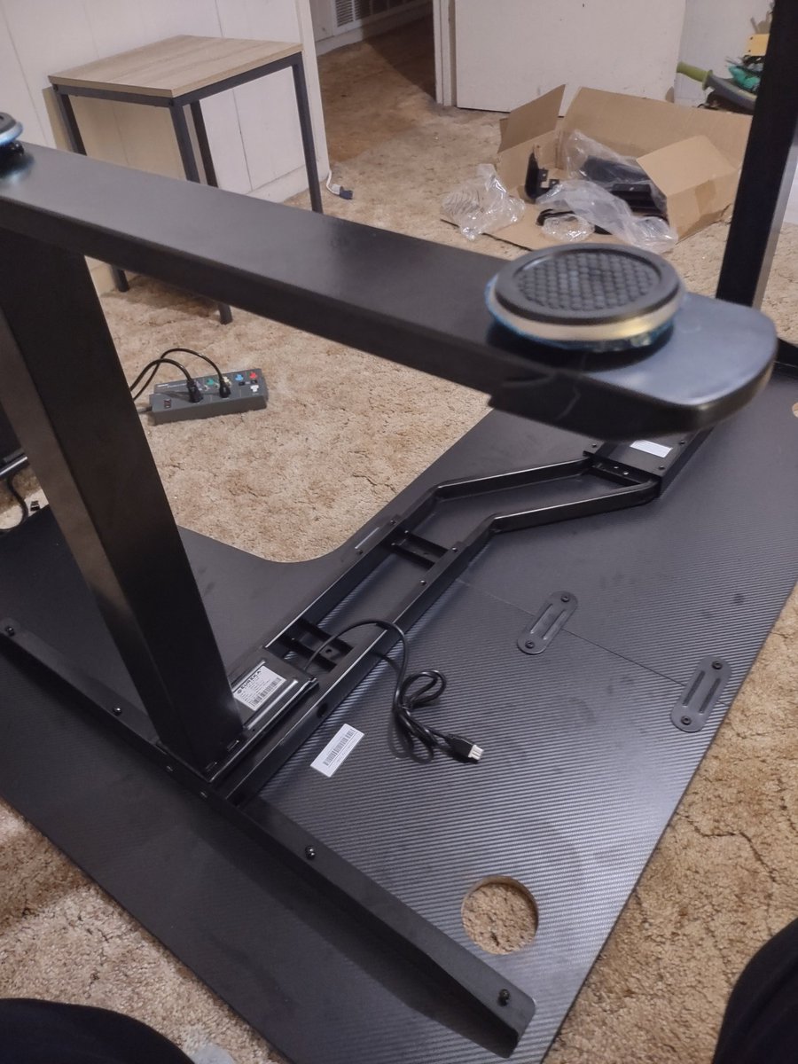 Ocypeta's tweet photo. Big project today got my standing desk yesterday and started putting it together today! https://t.co/jL07T9Zgv6