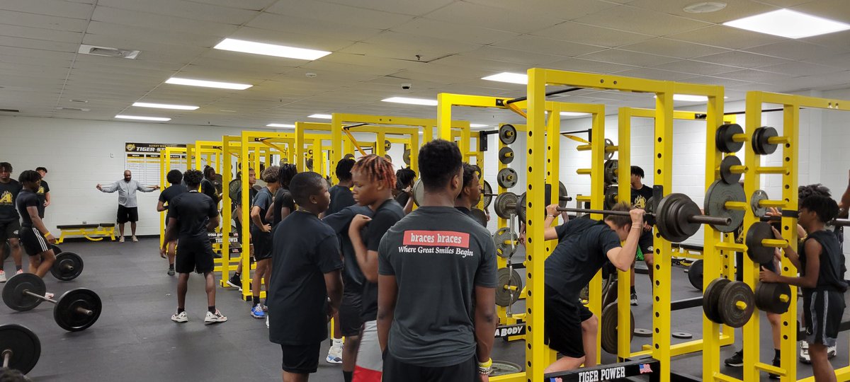 Getting in a lift this morning. Never Stop. #HUSTLE2BFIERCE mentality. <a href="/coachFortson35/">Spencer Fortson</a> <a href="/k_hayes14/">Coach Hayes Ed.S</a> <a href="/CoachHenderson0/">Jaquan Henderson</a>