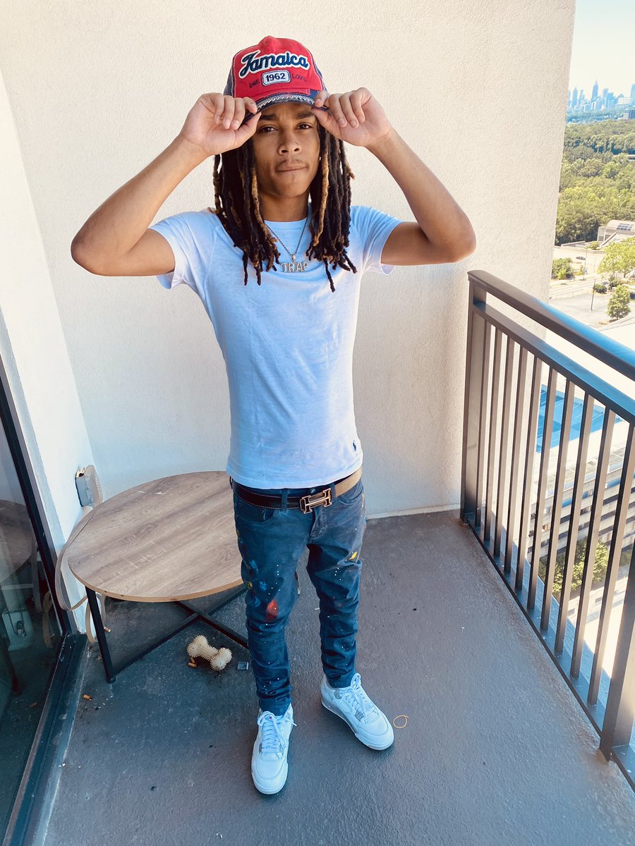 Blocksidechris's tweet photo. We in the trap cause we feeling abandoned…📮🏚 https://t.co/IPEWmO6g05