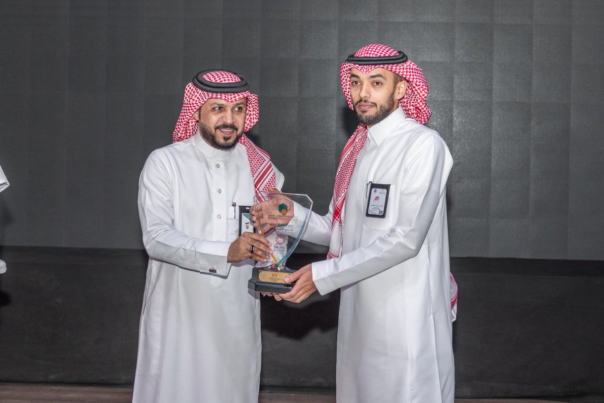 abhaFC's tweet photo. 📸 | صور من حفل إدارة النشاط الطلابي بإدارة #تعليم_عسير  وتكريم #نادي_أبها  ممثلاً عنه مدير العلاقات العامة أ.الوليد الراقدي وذلك لمشاركتها في برامج النشاط الطلابي خلال العام الدراسي 1442-1443هـ. https://t.co/5KMFaYPABB