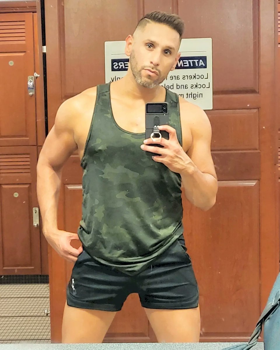 EFranco39's tweet photo. For once in my life... I'm gonna let go. I'm gonna do it for me. This is the time I've been waiting for. #gayfit #gaysingle #gaysofinsta #gaysofinstagram #gaysofig🏳️🌈 #fitness #fitfam #progress #pridemonth @OfficialMelB1 #gaytwitter https://t.co/zIVNUcLaTI