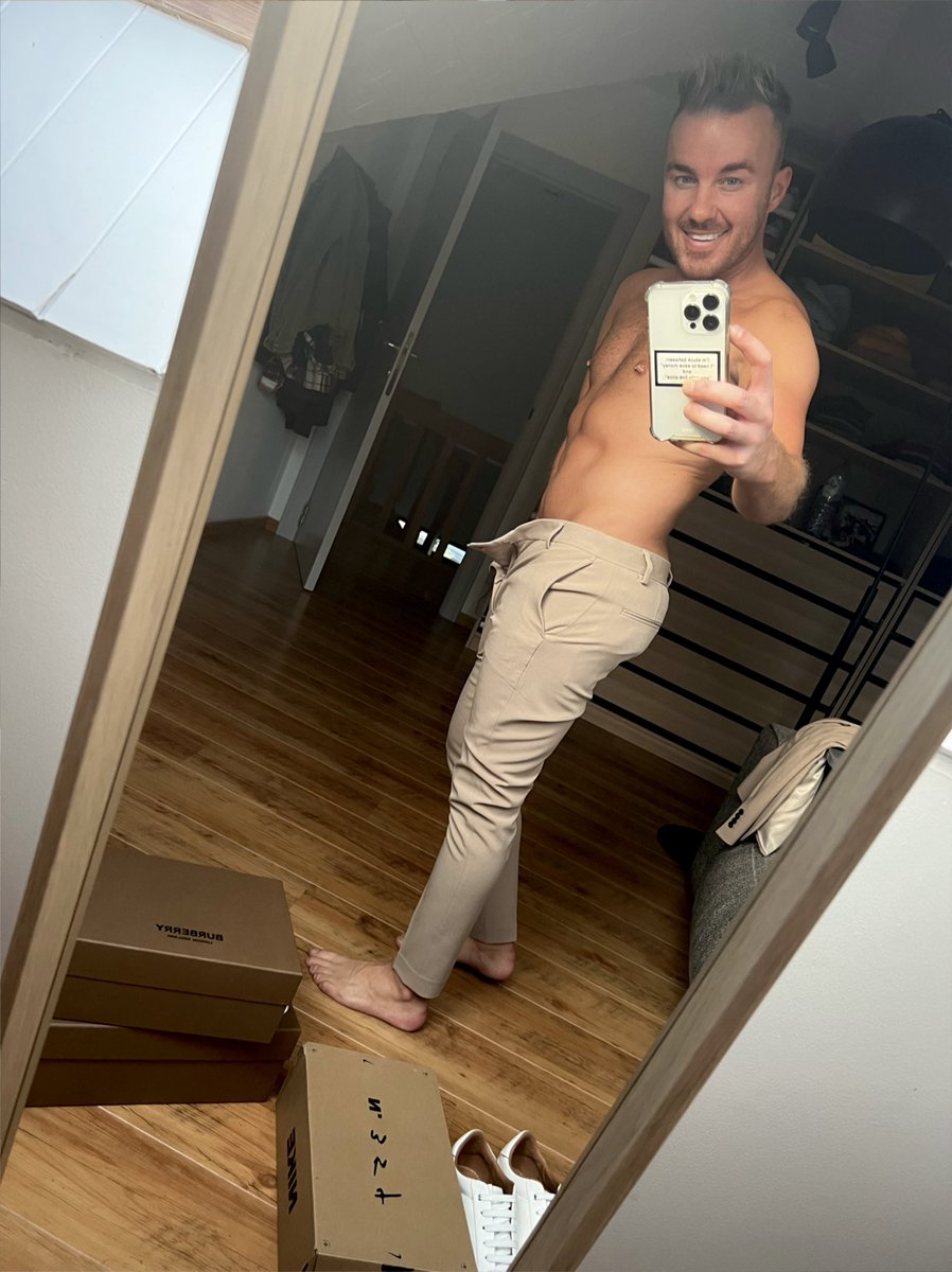 RobbeVerschuere's tweet photo. My toxic trait? 
Bij elke uitnodiging van een trouw koop ik een nieuw kostuum. 
Over die 4 paar nieuwe schoenen gaan we zwijgen.. 😅🤫 https://t.co/V2EaD758D7