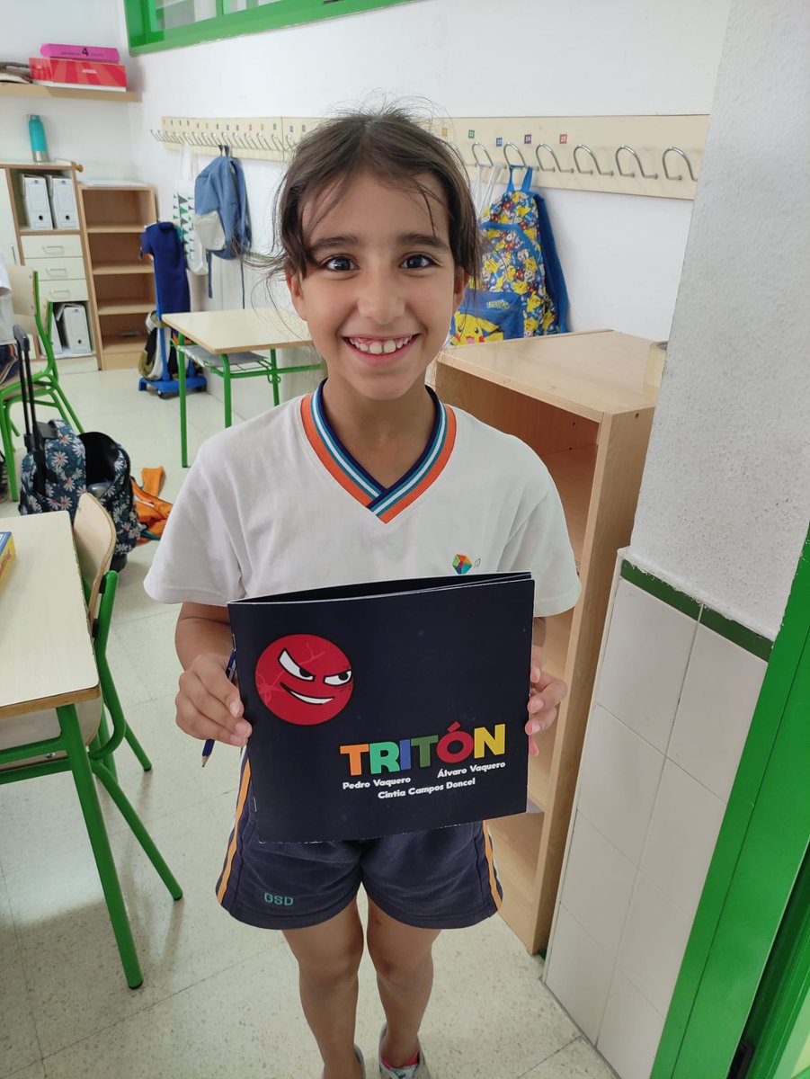 gsdlasrozas_dir's tweet photo. Qué ilusión cuando han llegado los cuentos de @coloria_ong !!! El resultado es espectacular, tener un cuento publicado con tu propio final escrito por ti y también tu ilustración es algo muy especial!!! Y además con un fin solidario e integrador. Muchas gracias!!! https://t.co/8j9f2SsEpa