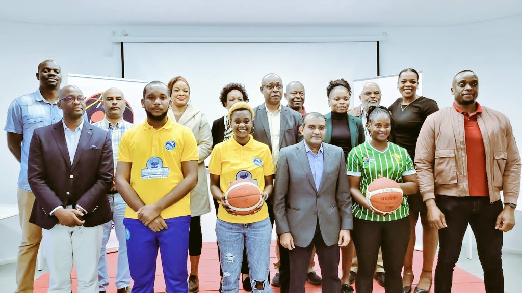 Fmb2022's tweet photo. Realizou-se ontem na sede do Comitê olímpico de Moçambique a cerimônia de lançamento do logótipo da African Women's Champions Cup, competição a nível do clubes (sénior feminino) a decorrer em Dezembro do corrente ano. Será representado pelo Ferroviário de Maputo e Costa Sol. https://t.co/YuxZ1uT91k