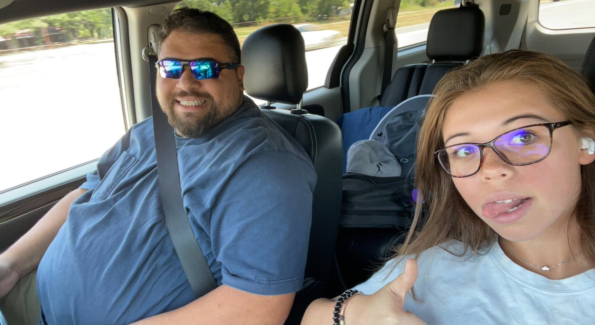 Emma Caez tweet media