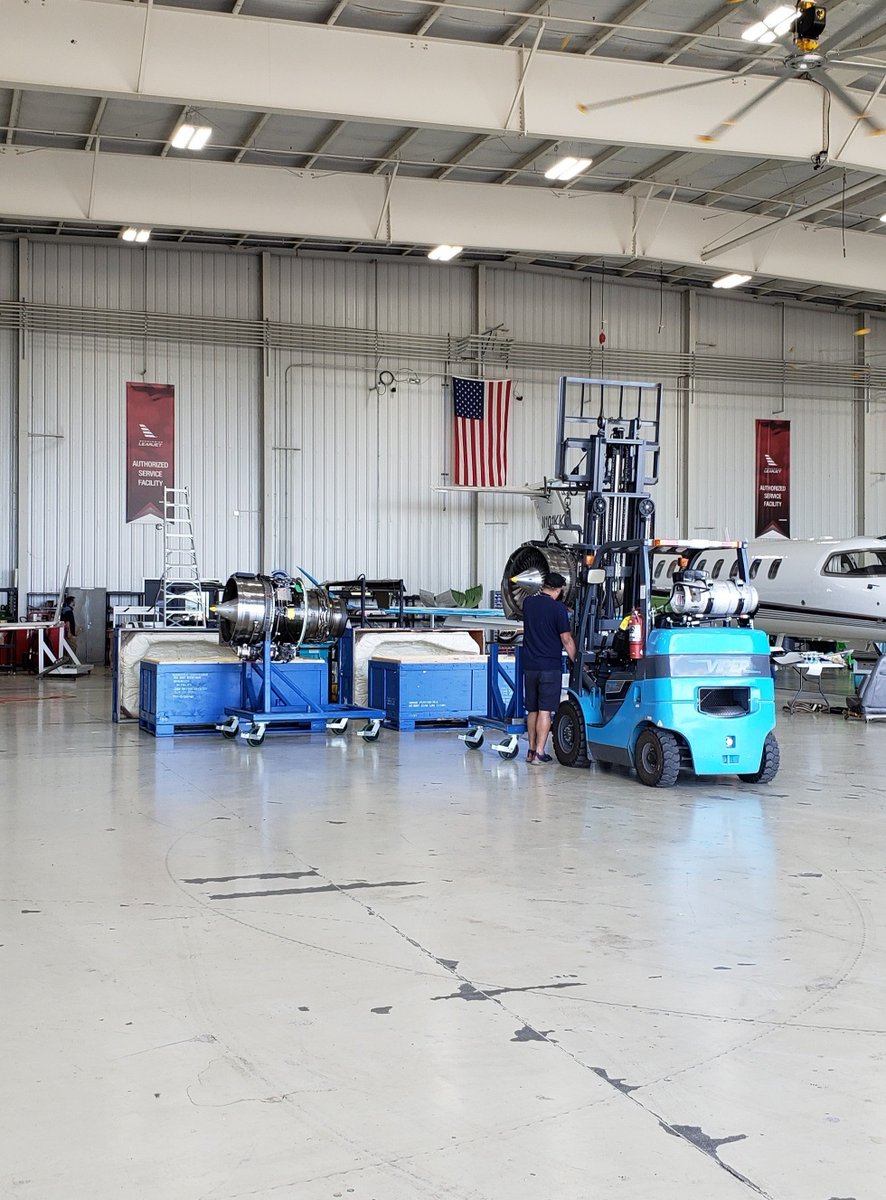 FlightstarCMI's tweet photo. Happy Friday to everyone, stay busy!  🔧✈️🔧

#MRO #Learjetexperts https://t.co/aARJExeUXG