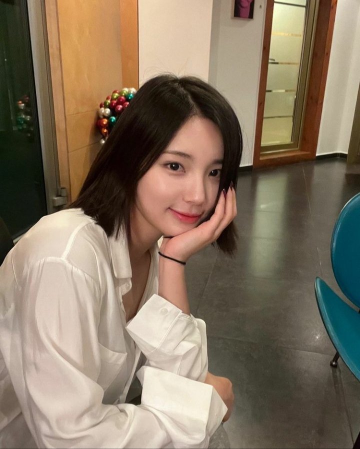 soheebrazil's tweet photo. [📸] 24.06.22| Atualização de Sohee com novas imagens em seu Instagram!

"🎧🎙🥰"

🔗 - https://t.co/Mb5tcR4chN

#SOHEE #김소희 #소희 #ALICE
@IOK_ALICE https://t.co/L90rRyvFEr