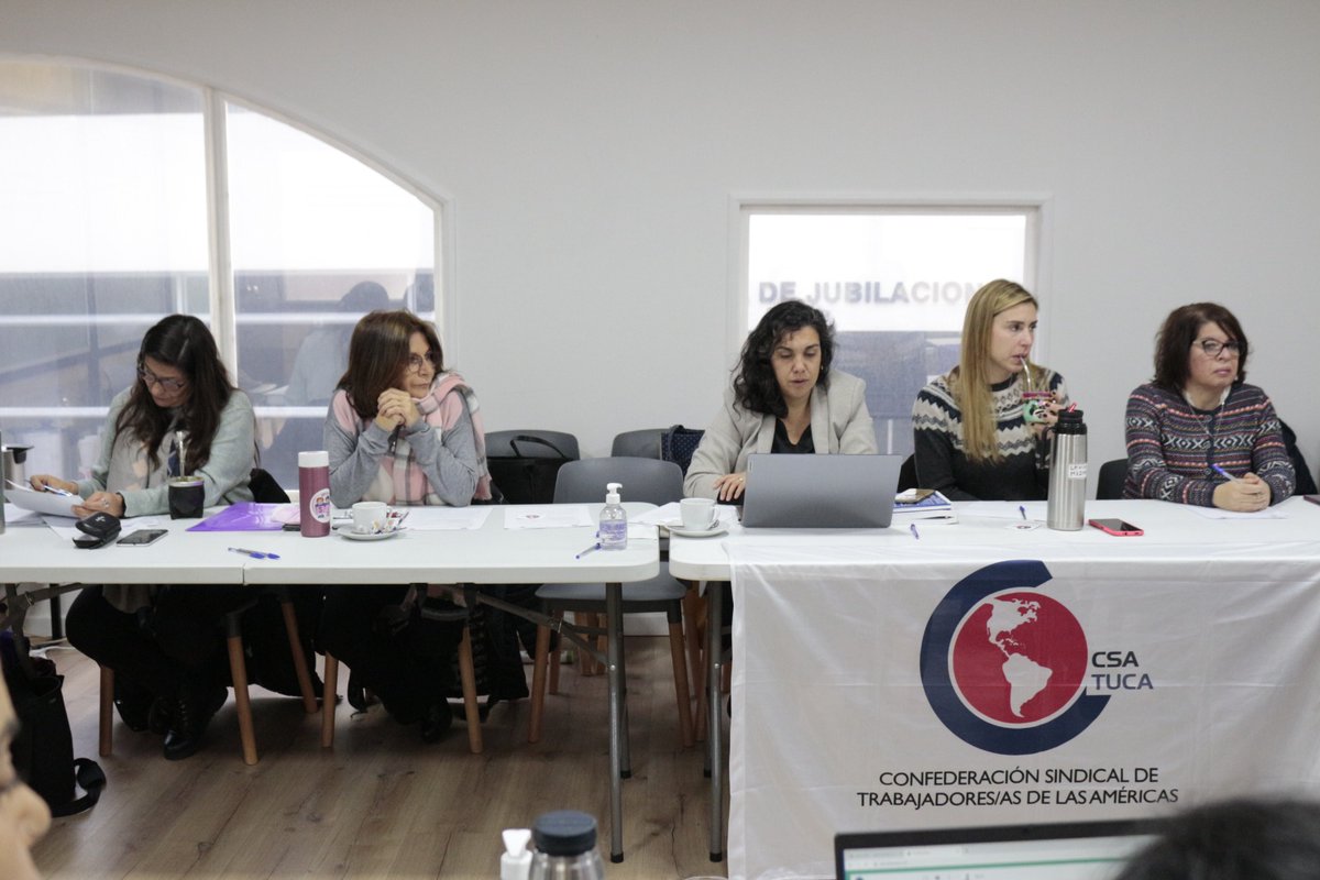 🇺🇾Uruguay: La CSA realizó reunión sobre el C190 en el primer país del mundo a ratificarlo.
👉🏿La secretaria de Políticas Sociales de la <a href="/CSA_TUCA/">CSA-TUCA</a>, <a href="/JordaniaUrena04/">Jordania Ureña Lora</a>, participó del  encuentro con dirigentas del <a href="/PITCNT1/">PIT CNT</a> con el objetivo de generar un intercambio el #C190 de la #OIT.