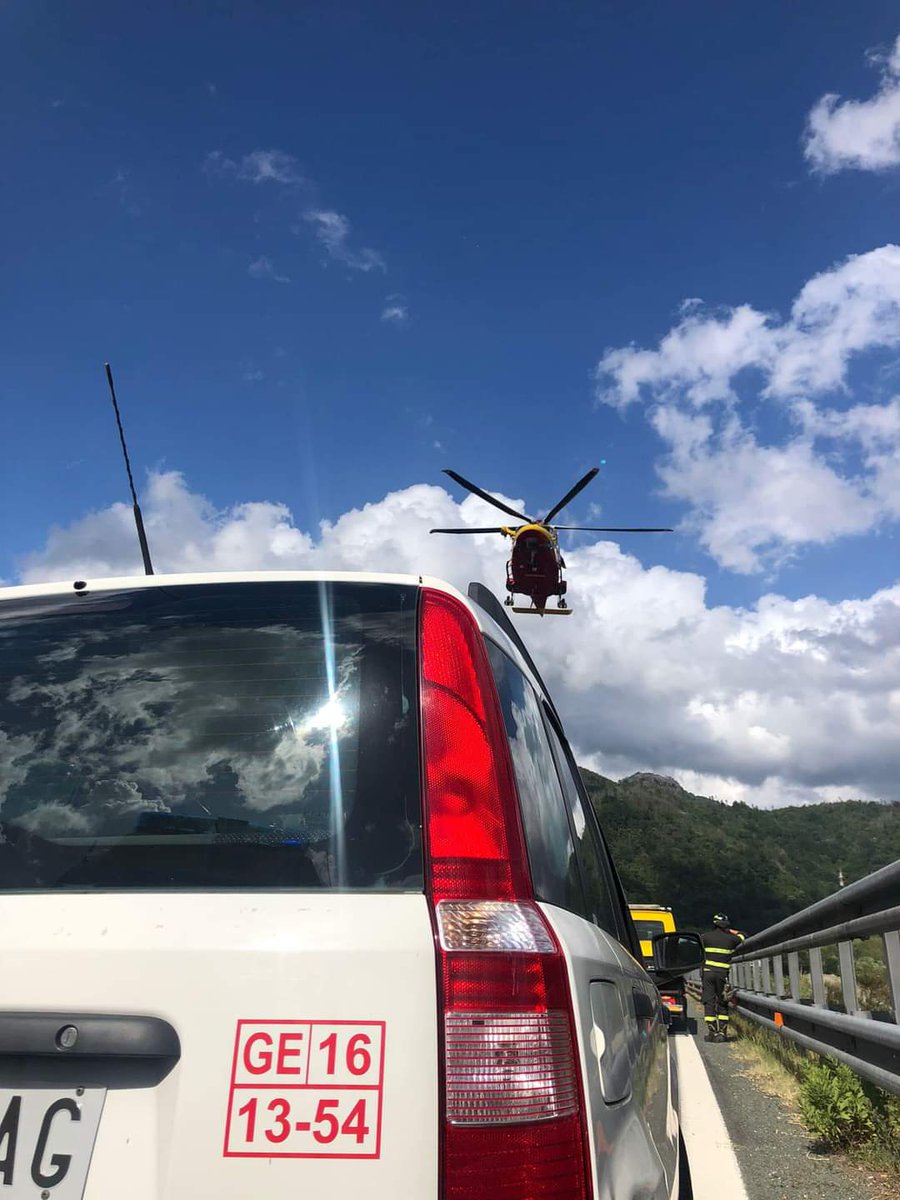 CriLiguria's tweet photo. 📍24 giugno 2022 in viaggio verso #Solferino

🕯️È successo oggi ad un volontario del Comitato di Riva Trigoso, con la testa già nella fiaccolata, di fronte ad un incidente stradale. 
Si è fermato senza pensarci e, con spirito di umanità, ha dato subito supporto all'infortunato. https://t.co/H0VlDojpPE