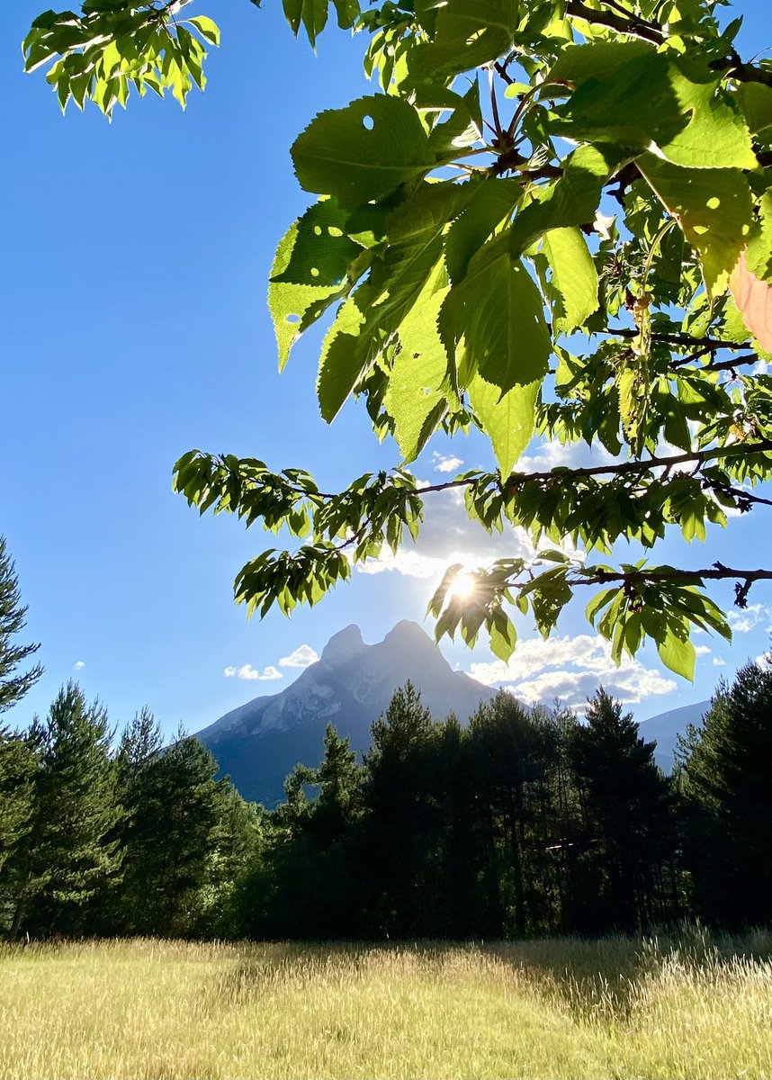 lluiscostag's tweet photo. Tardes d’estiu ☀️
#massaners #saldes #pedraforca #bergueda #catalunya #catalunyaexperience https://t.co/fy5UuLwq9P