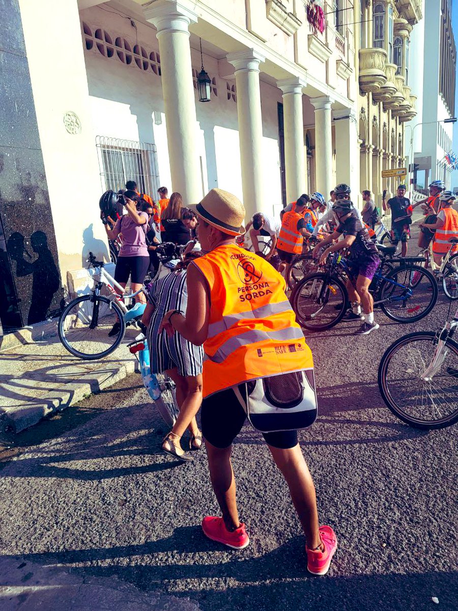 periodibarrio's tweet photo. Este Festival celebró su tercera edición, promoviendo la inclusión de la comunidad sorda y la movilidad sostenible en la ciudad. https://t.co/s1r8glukGa