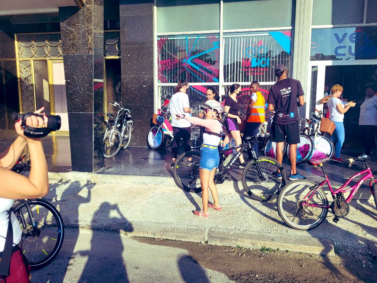 periodibarrio's tweet photo. Está organizado por el proyecto @ArtecorteCuba junto a emprendimientos relacionados con la bicicleta como Cuba 8, @veloencuba, @citykleta, entre otros, con el apoyo de la @NLinCuba, la Oficina del Historiador de la Ciudad y la Agencia Suiza para el Desarrollo y la Cooperación. https://t.co/9OFnOtLxqN