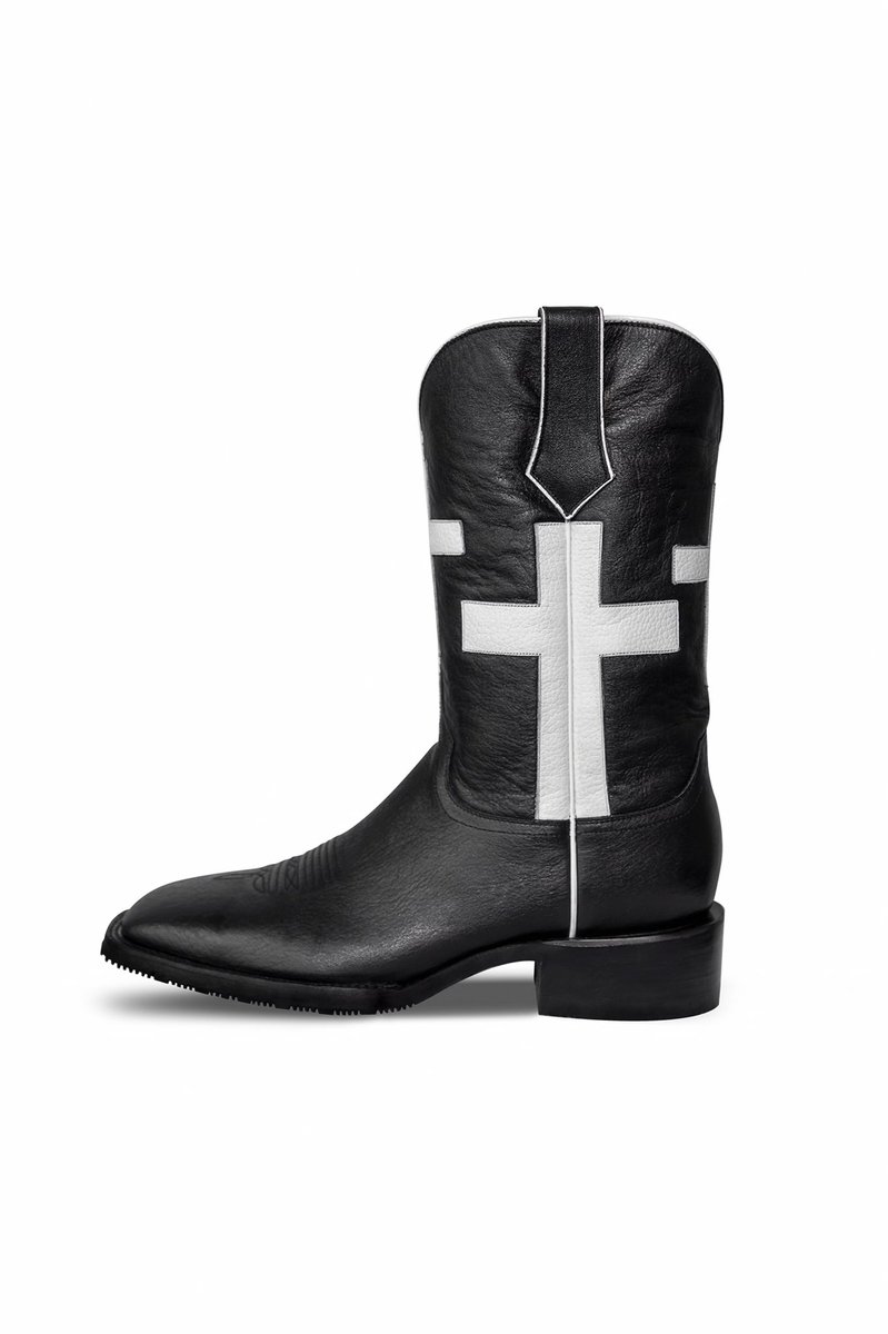 BootcutSueno's tweet photo. Stoked to see this get from my brain to the world. Shop Clyde Boots’ debut, The I Can Do All at https://t.co/E01vv4ybls . https://t.co/AQEW2wSiUF