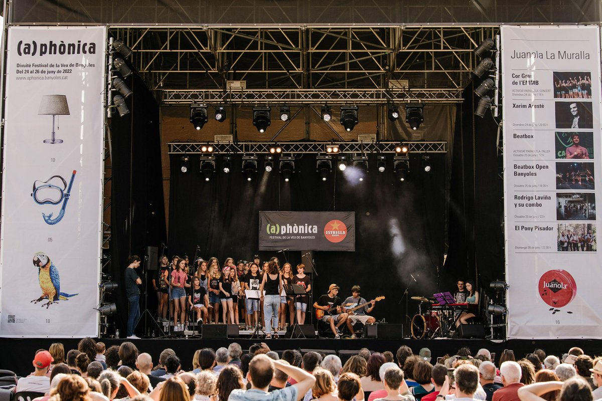 aphonicabny's tweet photo. Comença el divendres a l'escenari Juanola La Muralla amb el concert 'Un viatge per la història del rock' del Cor Gran de l'@emmbanyoles 🎸
#aphonica #aphonica2022 #EMMB #Festival #Veu #Banyoles https://t.co/aIy7viDXKO