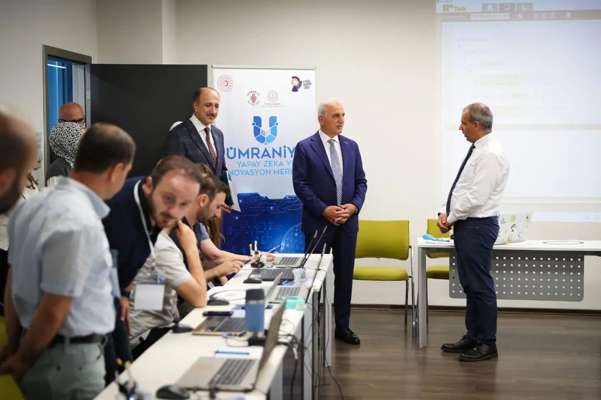 inamli's tweet photo. Ümraniye Belediye Başkanı Sayın İsmet YILDIRIM, dört farklı noktada kurulacak Yapay Zekâ ve İnovasyon Merkezi için yürüttüğümüz Robotik Kodlama Eğitmen Eğitimi'mizi ziyaret etti. #ümraniyebeltr #istka #robotis #zmorph #robotsepet #gilbo #ismetyildirimtr #_ercanmeryem #Dilara.sten https://t.co/UhIbDedxIs