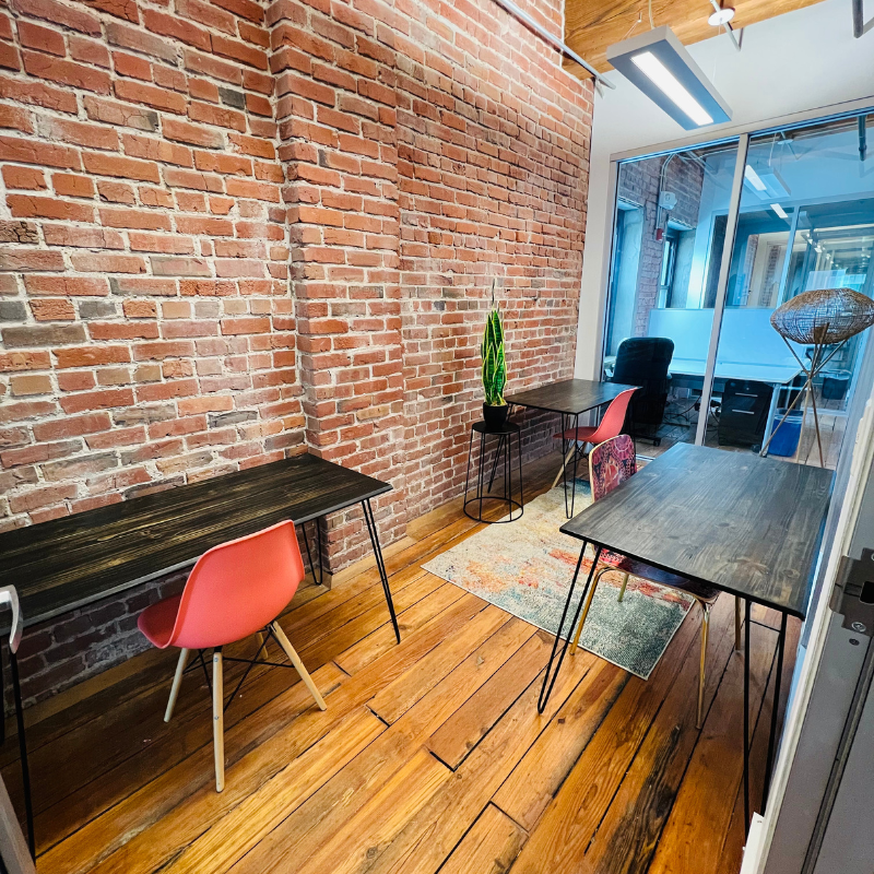 Plexpod's tweet photo. Did you see our two featured offices of the week at Crossroads and Flashcube? Check them out in person by booking a tour on https://t.co/SDKBWG0DTh! 

#officeoftheweek #coworking #coworkingspace #office  #workspace #officespace #entrepreneur #coworkinglife #Plexpod #MakeTheSwitch https://t.co/5TIH37gz7V