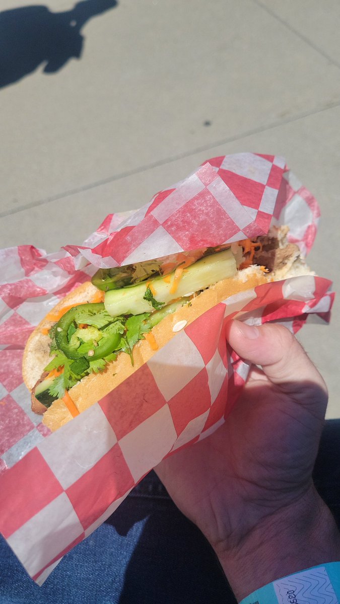 FlowTK1's tweet photo. 2-1 into lunch. Found a bahn-mi food truck and now I'm in heaven.
#FTKALLDAY @MaxFlowTKast @TPscythe https://t.co/JpJYOodr0H