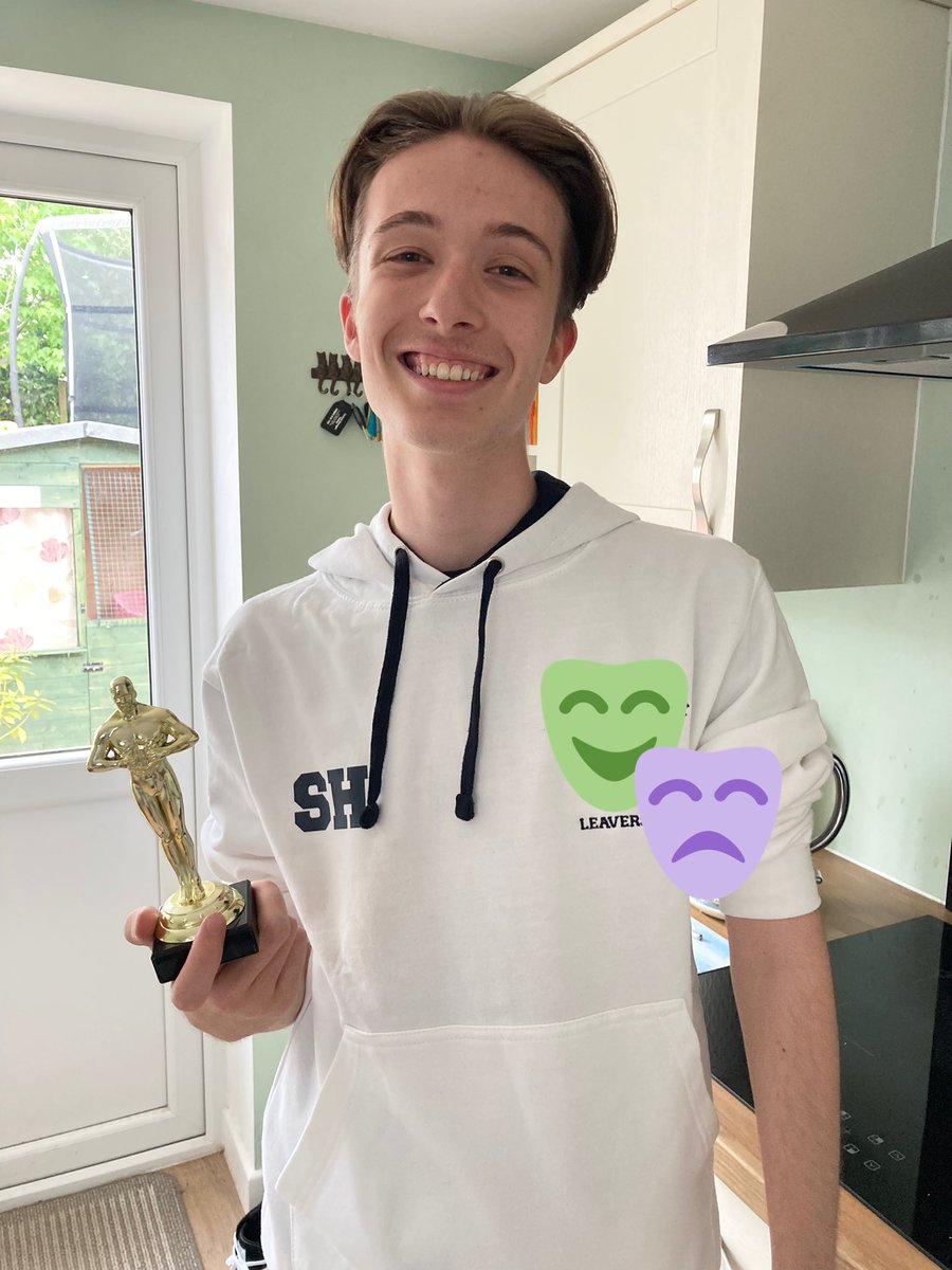 SamuelDavidHead's tweet photo. Sam had his year 11 leavers assembly this afternoon, and was presented with the ‘Student most likely to win an Oscar’ award 😭❤️ 
He’s so happy! 

Congratulations to everyone who has now left school. Have a fantastic summer &amp; best of luck with your exam results 🤞🏻 https://t.co/Qi6D4bljcM