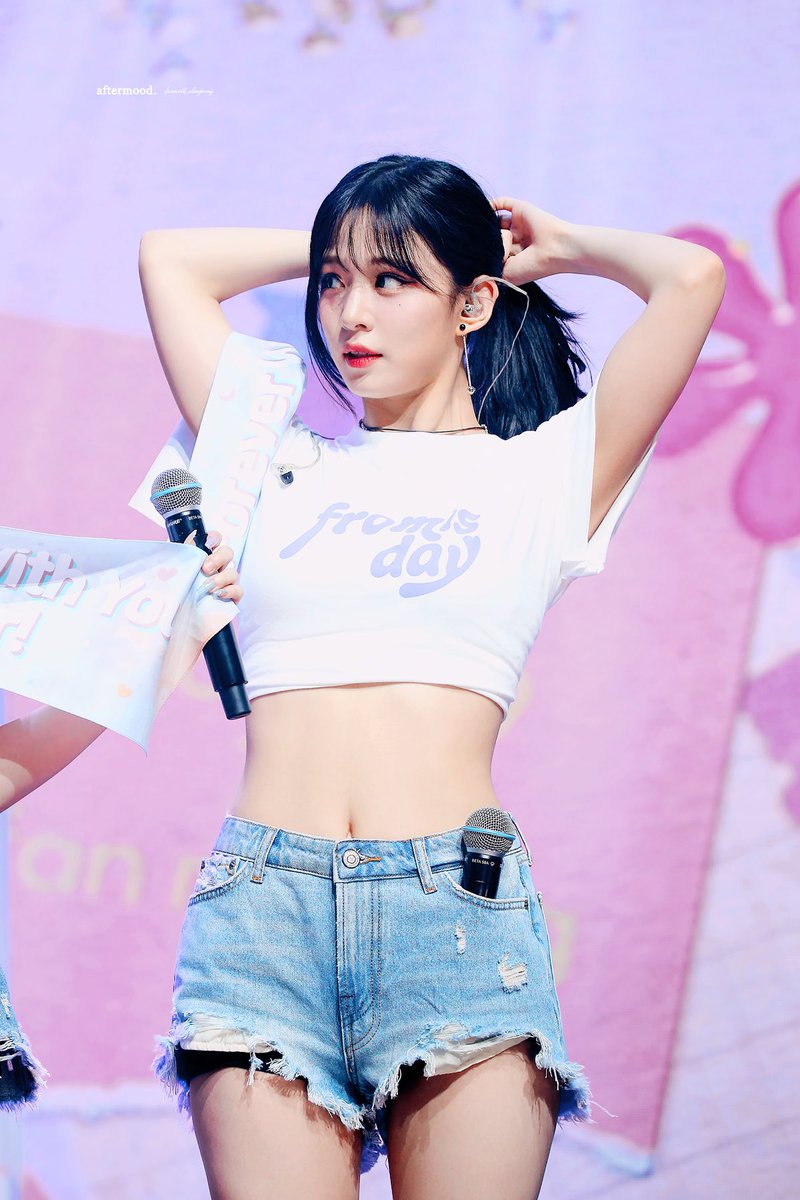 lee chaeyoung pics tweet media