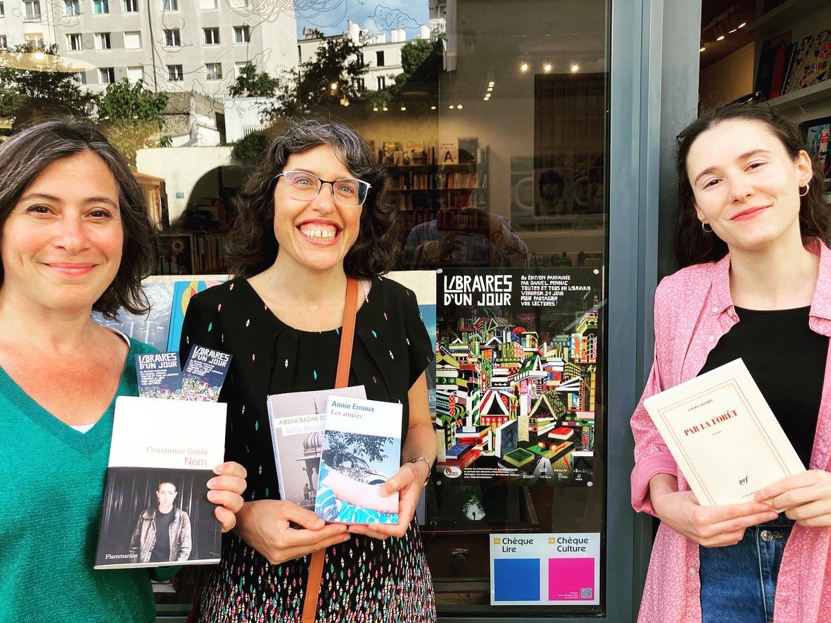 CafeCarino's tweet photo. 🇫🇷 [libraire moins 5’] 🕰 
Envie de « jouer à la libraire »? Ça tombe bien de 19h à 21h venez partager coups de ♥️ et conseils de lecture avec moi, @parislibrairies et les bibliothécaires de @Mairie10Paris François Villon
C’est à Cariño 21, rue du Chalet #Paris10 #Belleville ! https://t.co/60QvYMpZcl
