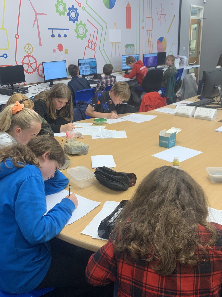 Amazing finds today by Yr7 in Fossil Beach. Impressive follow up work too. <a href="/WyedeanSchool/">Wyedean School & Sixth form centre</a> #ammonites #crinoidplates