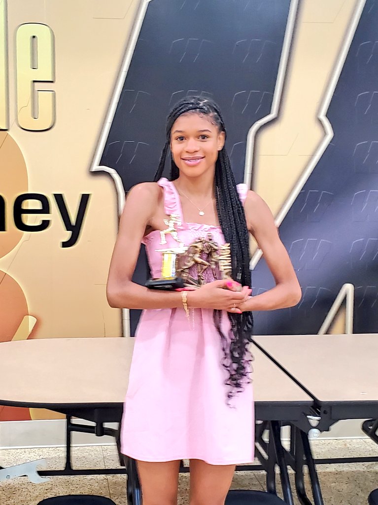 reginaldporterj's tweet photo. @marykathhher with some track hardware all from hard work. #shegotnow #ChirpChirp @TrackWc @BallStateTFXC @BallState https://t.co/ThUnnITloM