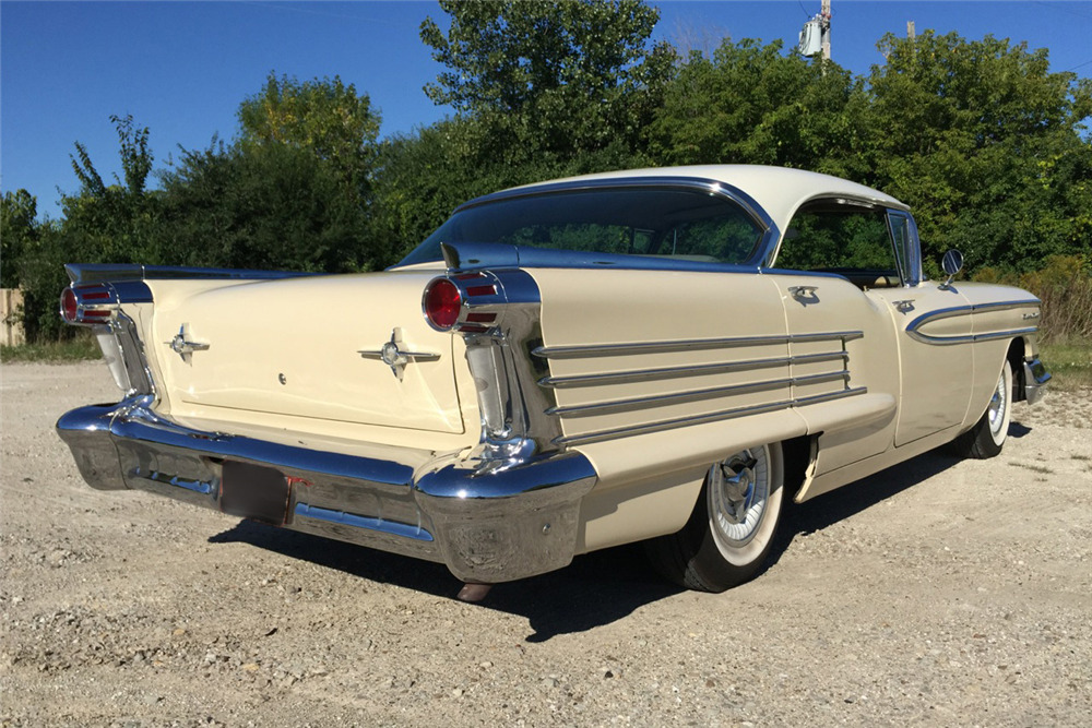 Mercomatic's tweet image. 1958 #Oldsmobile #Dynamic88 Holiday 4-Dr HT; 371 cid, 2 bbl, 265 hp; 4-speed HydraMatic; All #GM cars enjoyed  a one-year only total restyling. Dynamic 88 was the new entry level Olds. The 1958 look was considerably heavier and bulkier, and encrusted with appreciably more chrome.
