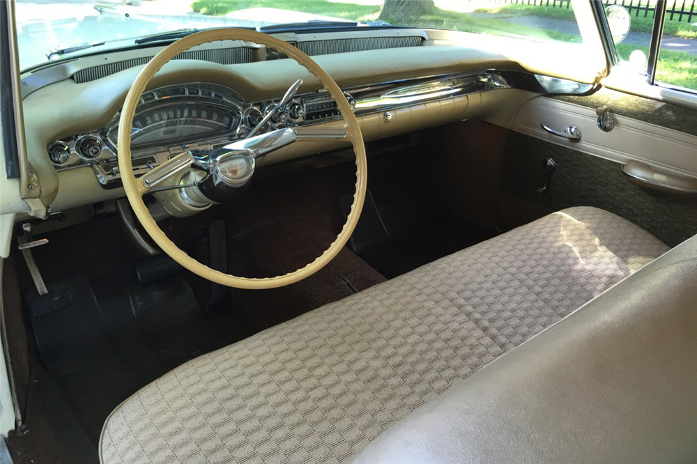 Mercomatic's tweet image. 1958 #Oldsmobile #Dynamic88 Holiday 4-Dr HT; 371 cid, 2 bbl, 265 hp; 4-speed HydraMatic; All #GM cars enjoyed  a one-year only total restyling. Dynamic 88 was the new entry level Olds. The 1958 look was considerably heavier and bulkier, and encrusted with appreciably more chrome.