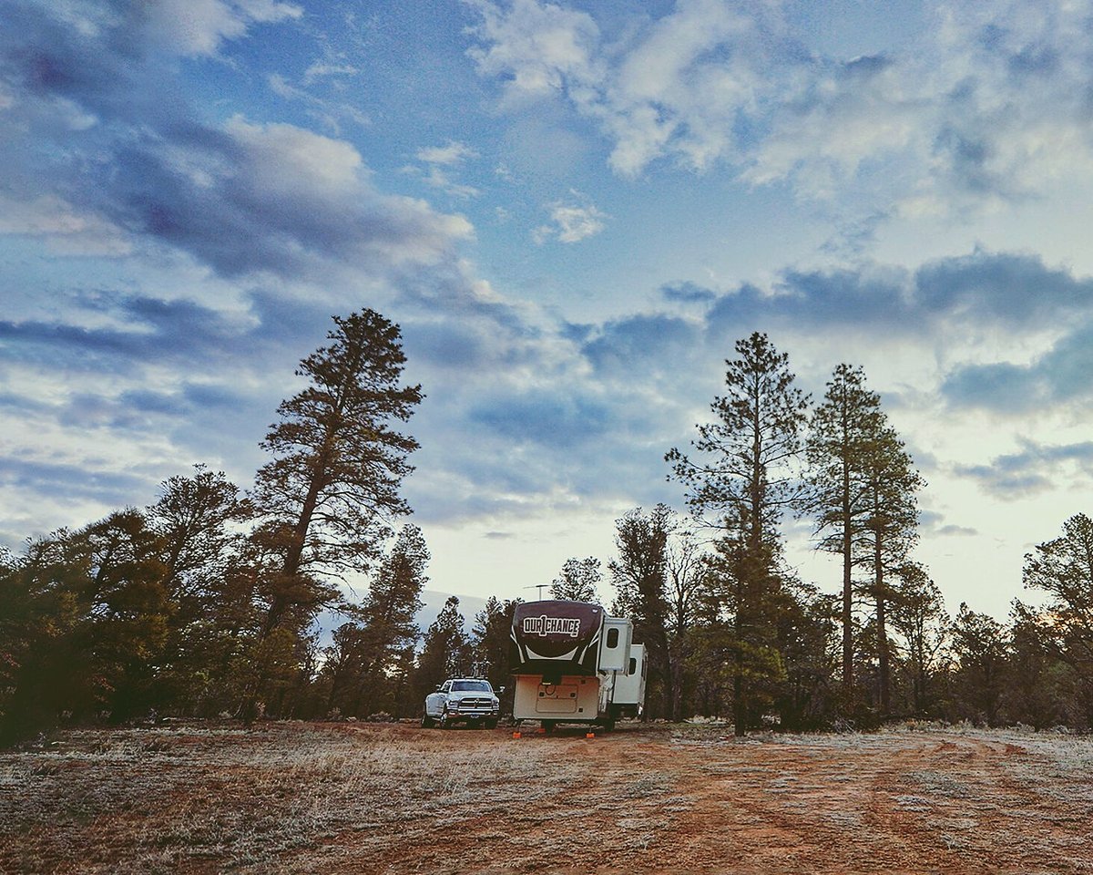 Let's talk trailer hitches.  
Just curious what you use.
What do you roll with currently?  

Even after over 100K towing miles, this thing is still a pleasure to use. 

Do you have a @bwtrailerhitches hitch? 
#towingadventure