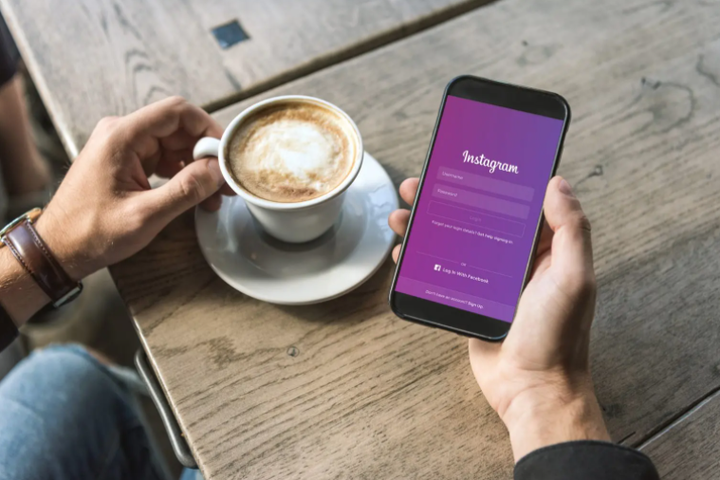 Instagram was once a way to share your favourite photos, but it’s now one of the best #OnlineMarketing tools in the world! 📲

If you are struggling with Instagram, here's some advice from our specialists → bit.ly/3muwcd5

#SmallBiz101 #SmallBusiness #DPOM #Blog