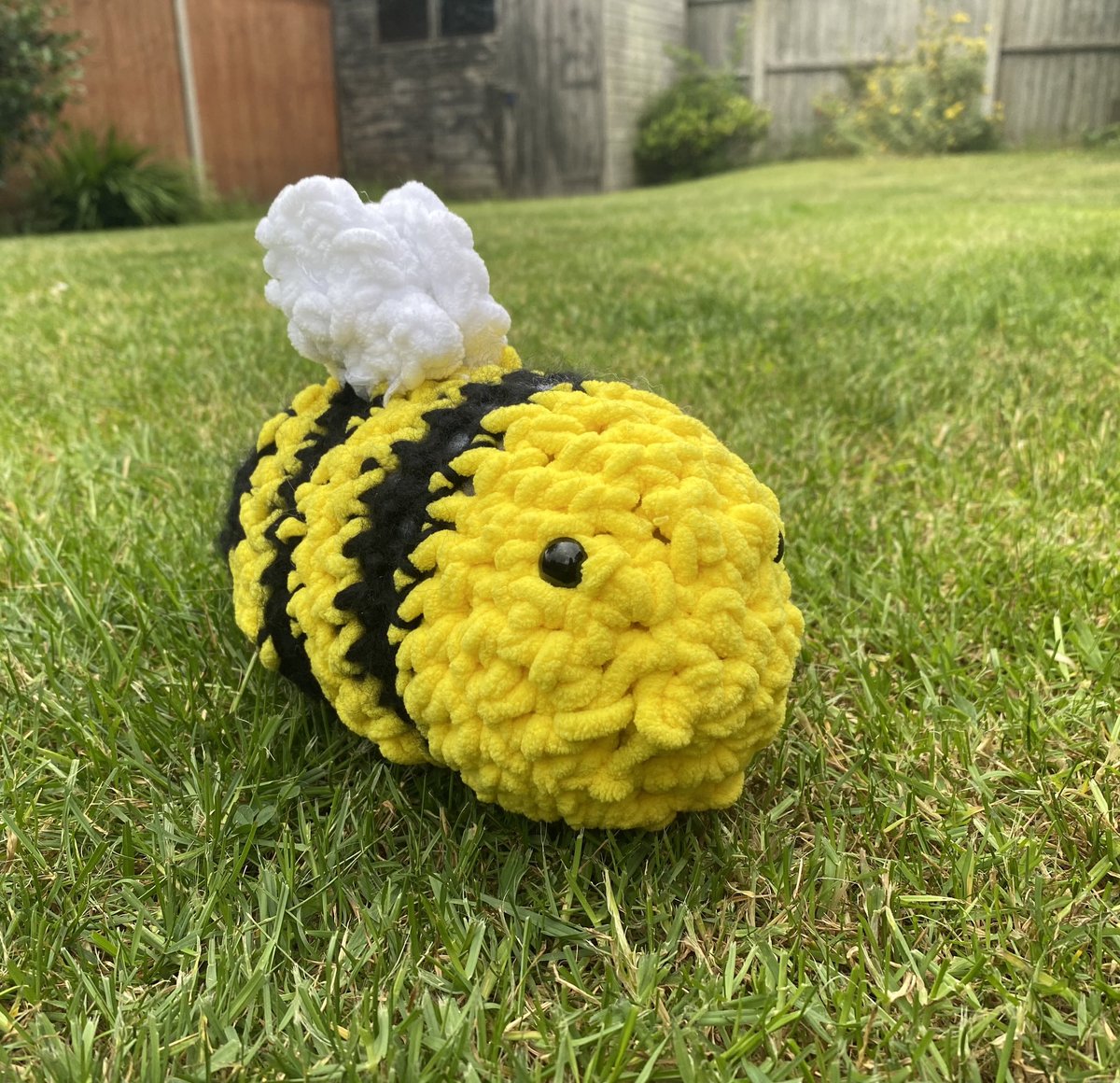 jonathan_mcmxcv's tweet photo. Hi @AstonMartinF1 😁

My girlfriends first crochet project was a bee for Seb and #SaveTheBees. Hope you love it as much as I do🐝

Our bee will be at Silverstone next week and he’s buzzing to cheer Seb on!! https://t.co/wGmLBm0KB1